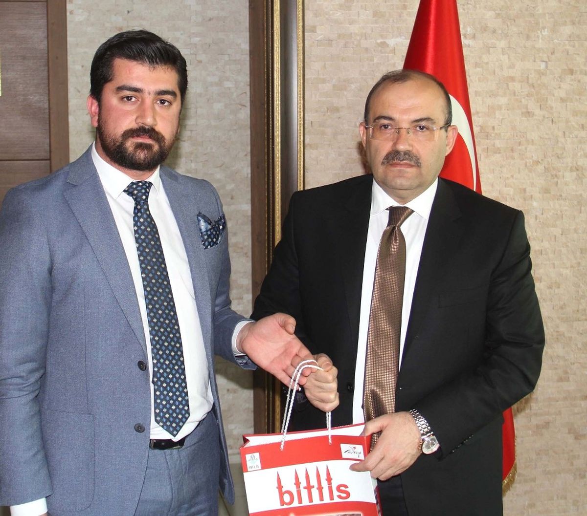 Yeşilay\'dan Vali Ustaoğlu\'na Ziyaret