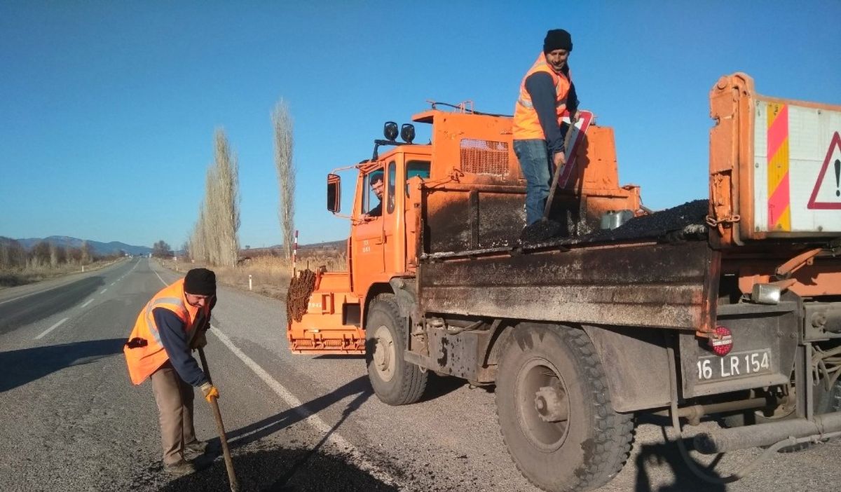 Yollara Asfalt Yama Çalışması