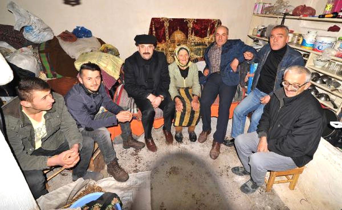 33 Yıl Sonra Köyüne Dönen \'Robinson Nine\'ye Ziyaretçi Akını