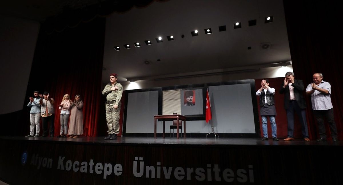 Afyonkarahisar\'da \'Yeniden Diriliş 15 Temmuz\' Gösterisi Sahnelendi