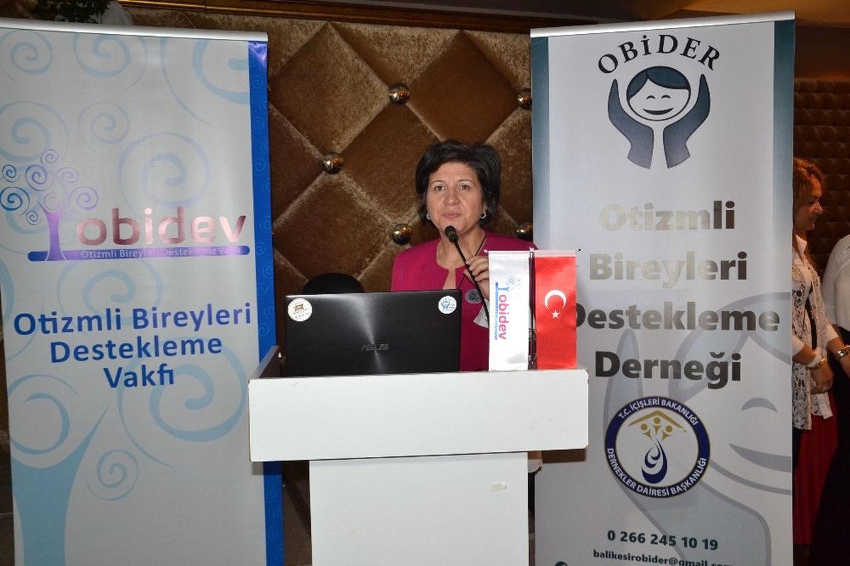 Aileler Otizm Çalıştayı\'na Katıldı