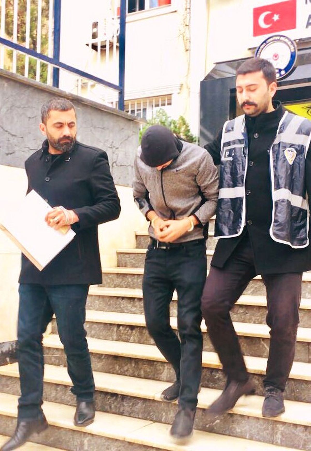 Annesini Pompalı Tüfekle Öldüren 17 Yaşındaki Çocuk Adliyeye Sevk Edildi