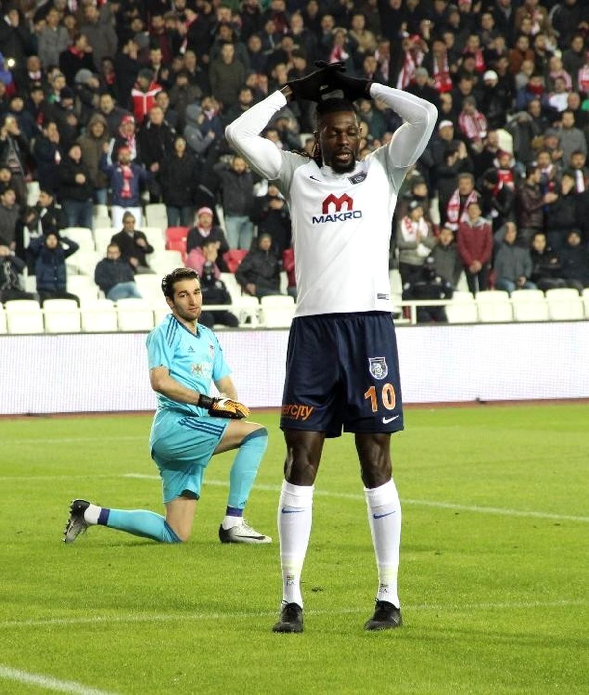 Başakşehir Liderdiği Cimbom\'a Bıraktı