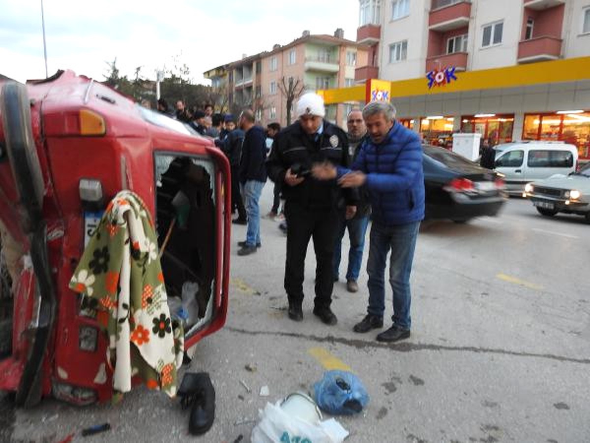 Çorum\'da Zincirleme Kaza: 1 Yaralı İ