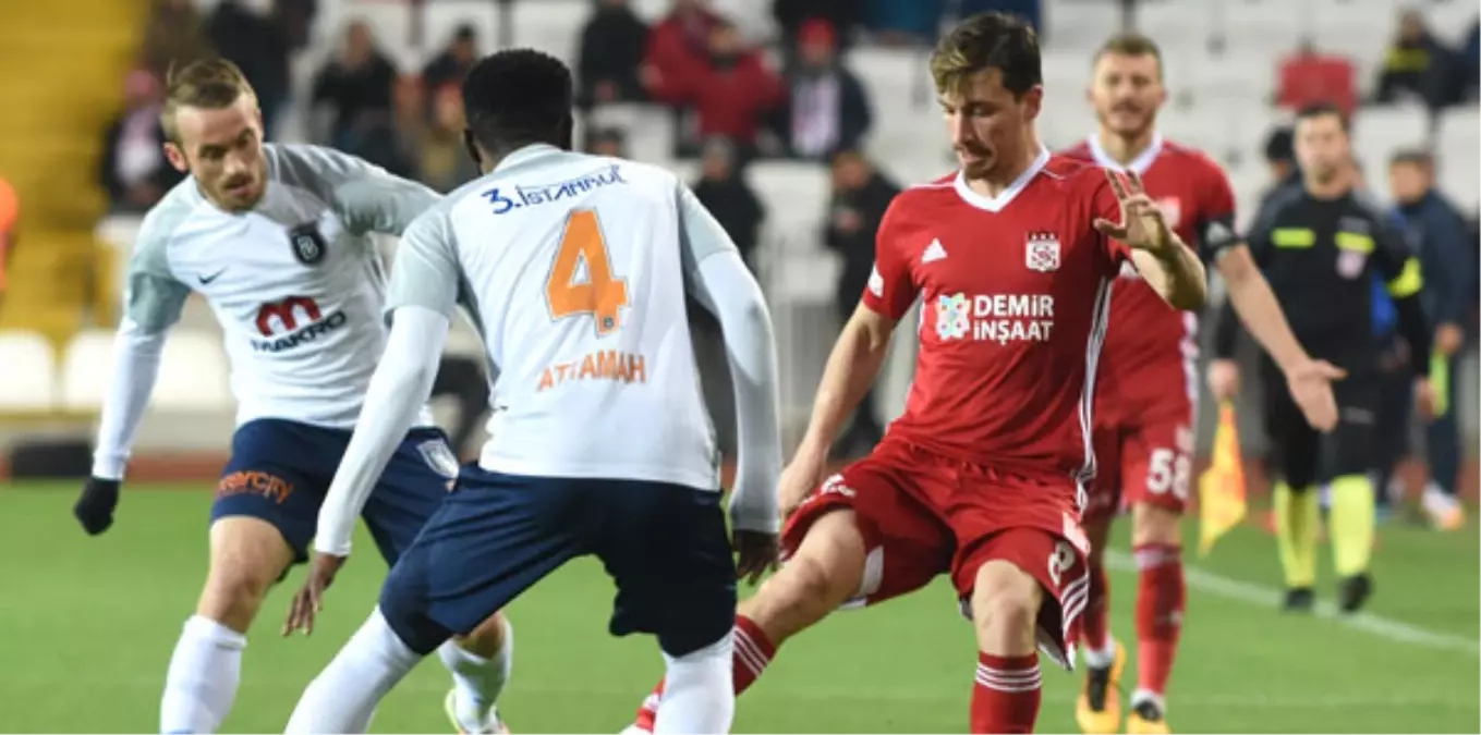 Demir Grup Sivasspor - Medipol Başakşehir (Canlı)