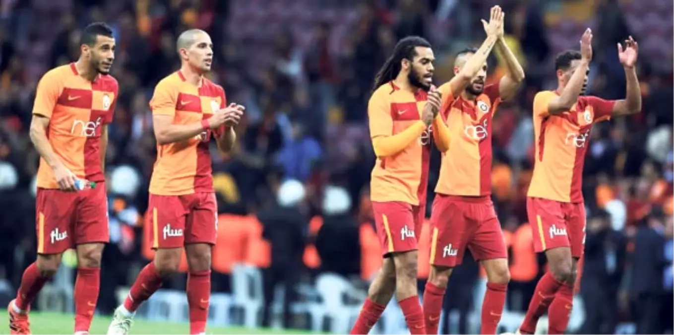 Galatasaray Evinde Mutlu