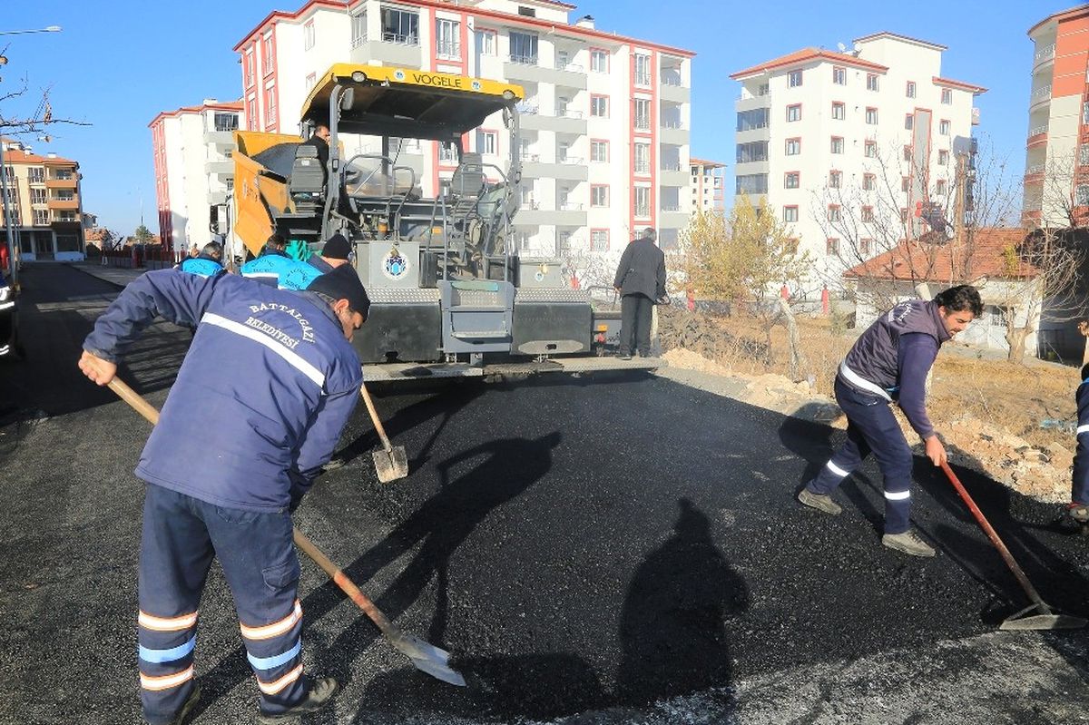 Göztepe Mahallesinde 6 Sokakta Sıcak Asfalt Çalışması Yapıldı