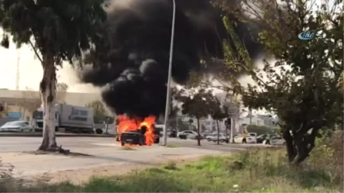 Hareket Halindeki Otomobil Yandı