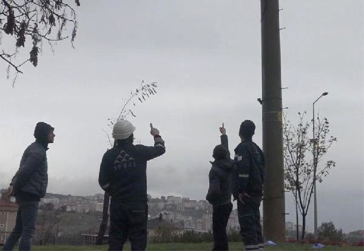İntihar Etmek İçin Çıktığı Elektrik Direğinde Akıma Kapılıp Öldü