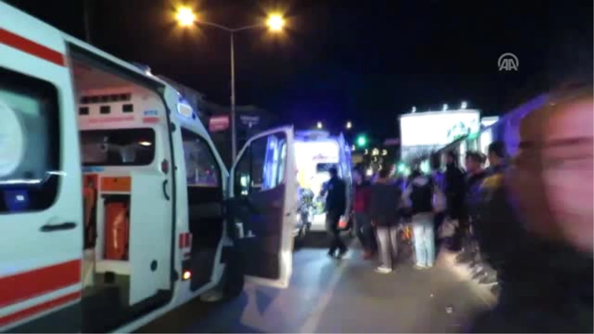 Kadıköy\'de Trafik Kazası: 2 Yaralı