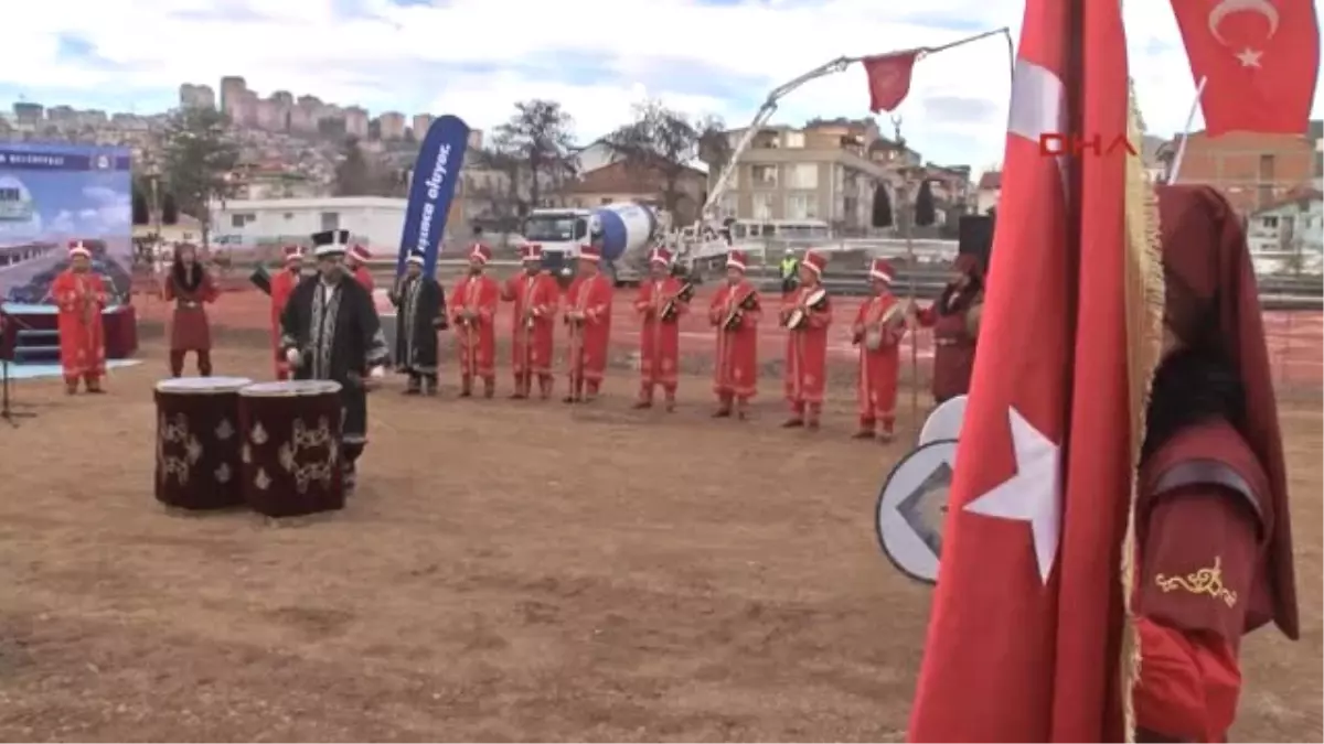 Kocaeli Tepki Görünce Kesmekten Vazgeçtikleri Deveyi Belediyeye Hediye Ettiler