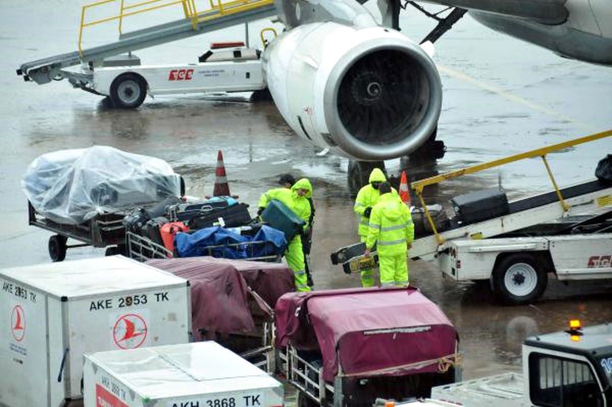 Lodos ve Yağmur Etkili Oldu, Hava Ulaşımında Gecikmeler Yaşandı