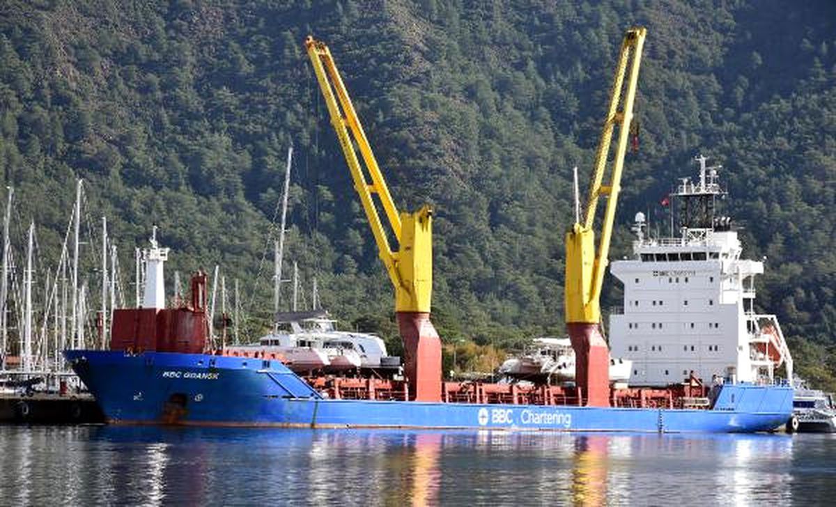 Lüks Yatlar, Marmaris\'ten Kargo Gemileriyle Gönderiliyor