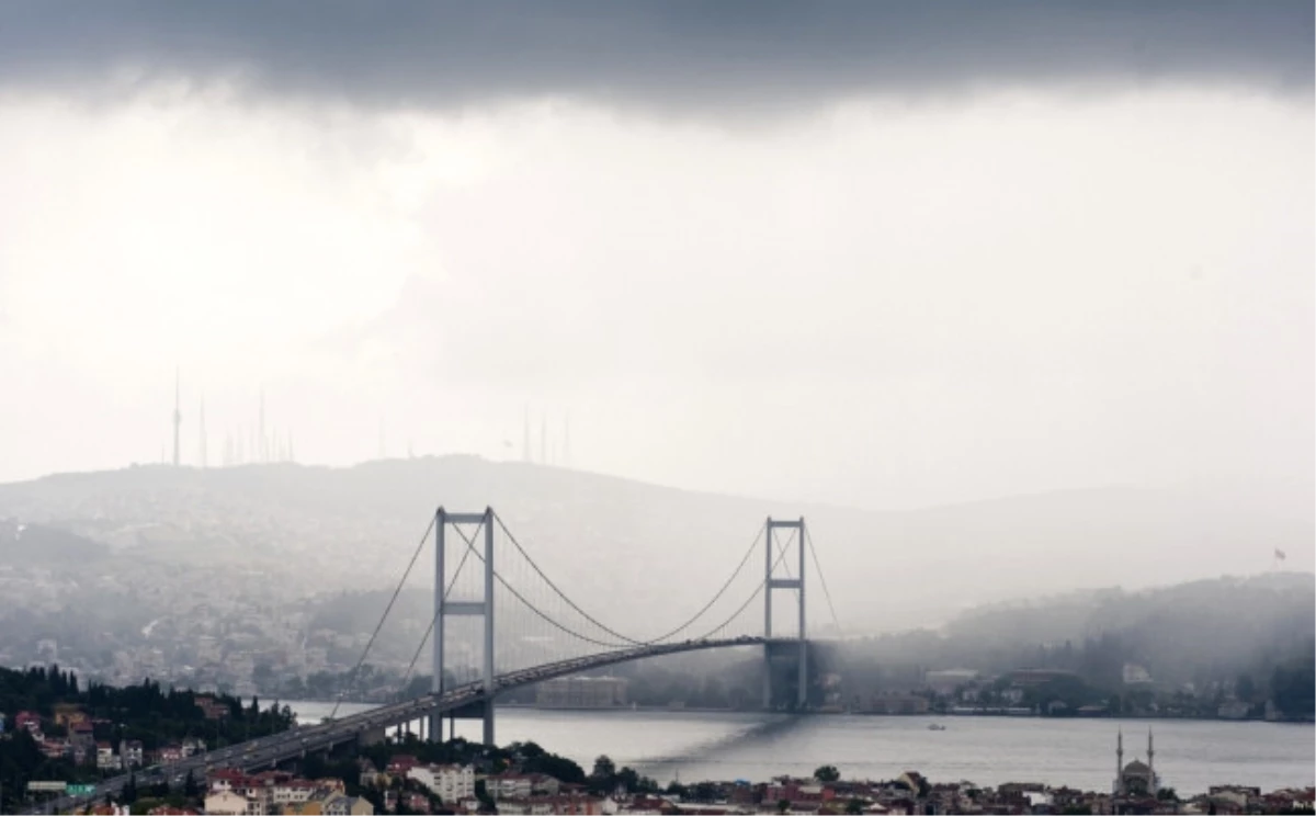 Meteorolojiden İstanbul\'un Anadolu Yakasına Uyarı: Kuvvetli Sağanak Yağış Geliyor