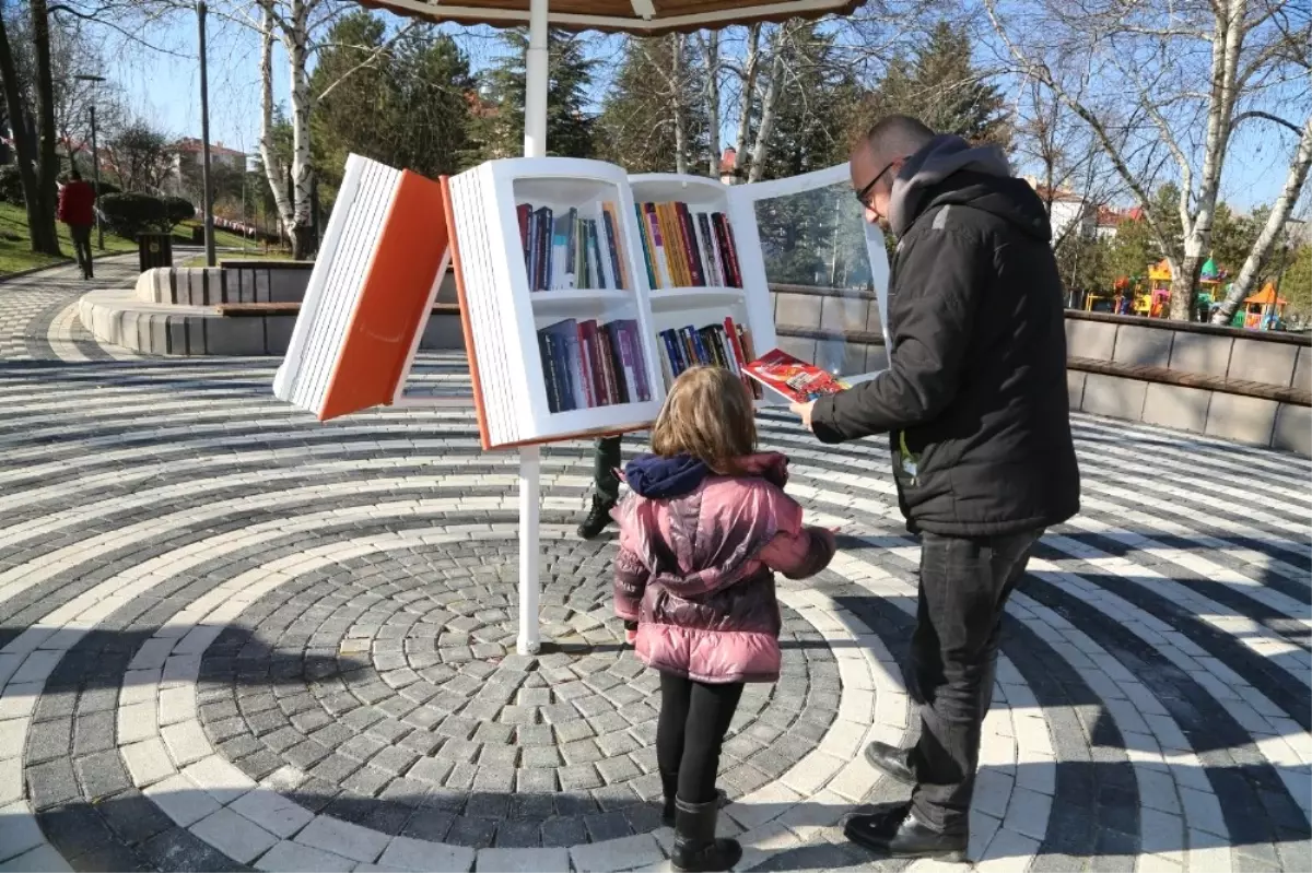 Odunpazarı Belediyesi\'nden Kitap Kurtları İçin Parklara Açık Hava Kütüphanesi