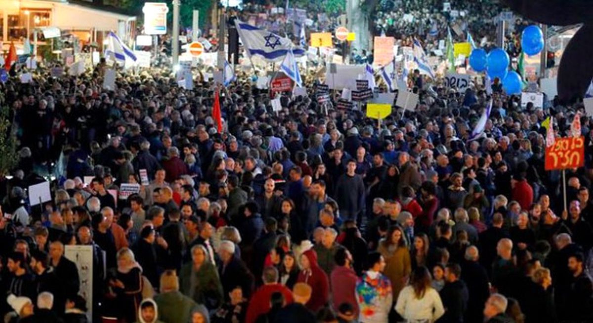 On Binlerce İsrailli Netanyahu\'yu Protesto Etti