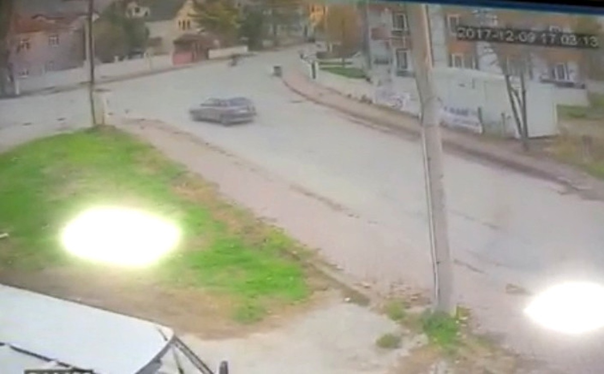 Sakarya\'da Otomobil ile Motosiklet Çarpıştı: 2 Yaralı