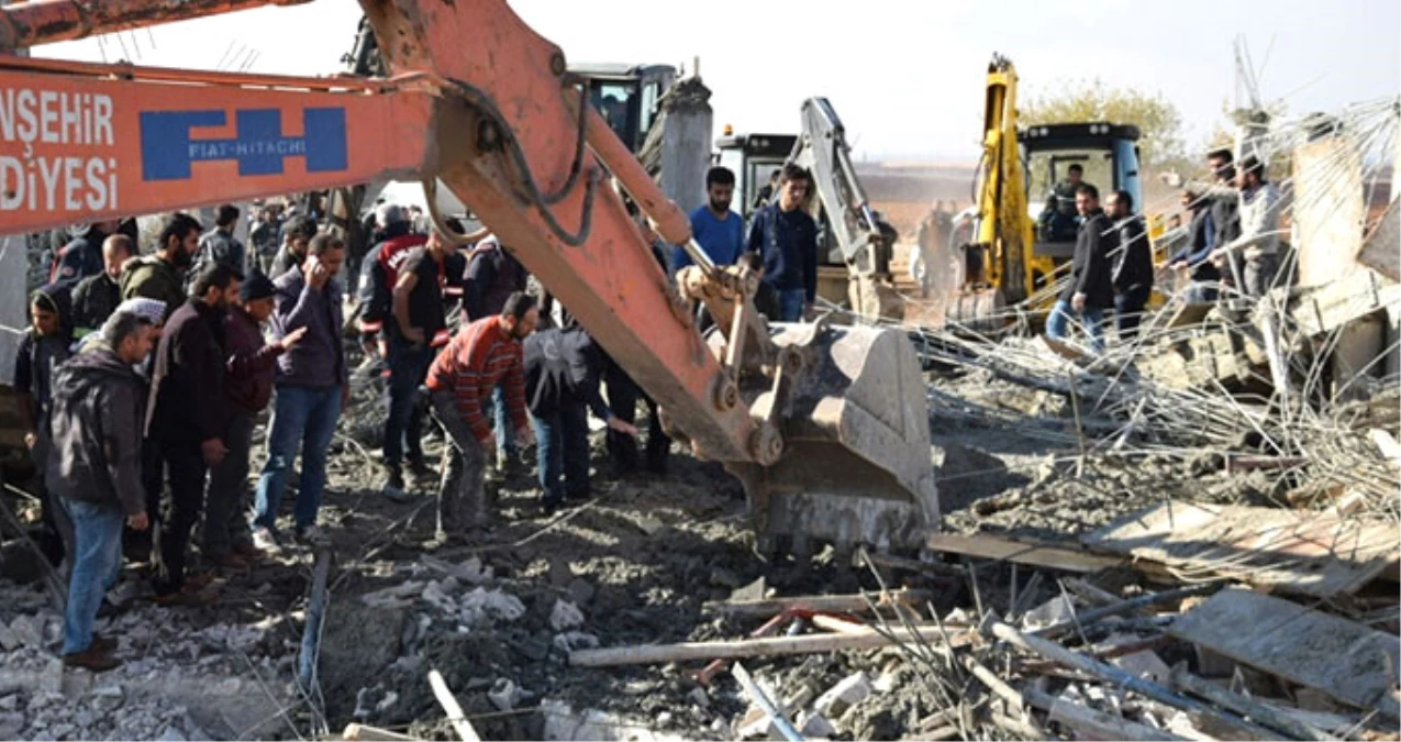 Şanlıurfa\'da İnşaat Çöktü: Enkaz Altında Kalan İşçi Kurtarıldı, 6 Yaralı