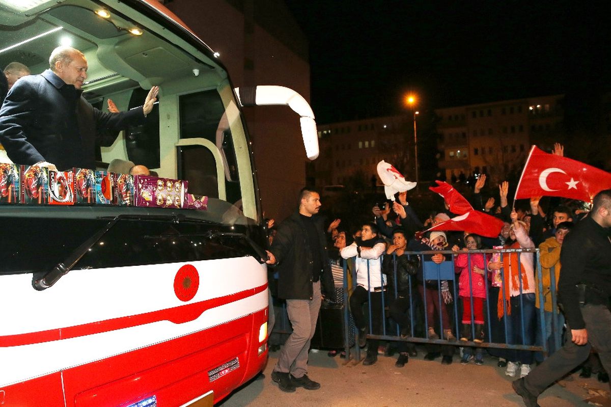Sivas\'tan Sevgi Gösterisiyle Uğurlandı