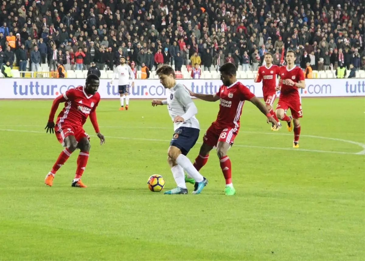 Süper Lig: Dg Sivasspor: 1 - Medipol Başakşehir: 0 (Maç Sonucu)