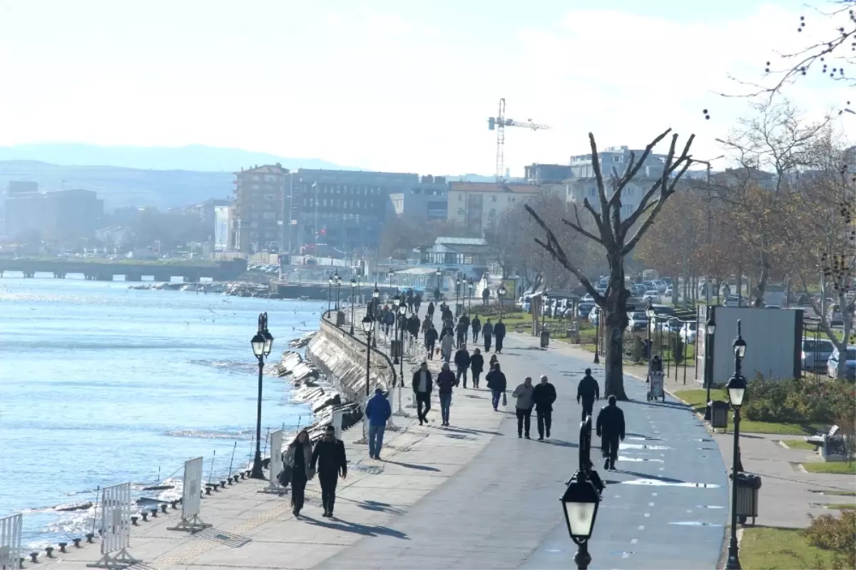 Yağmur Sonrası Açan Güneş Vatandaşları Sokağa Döktü