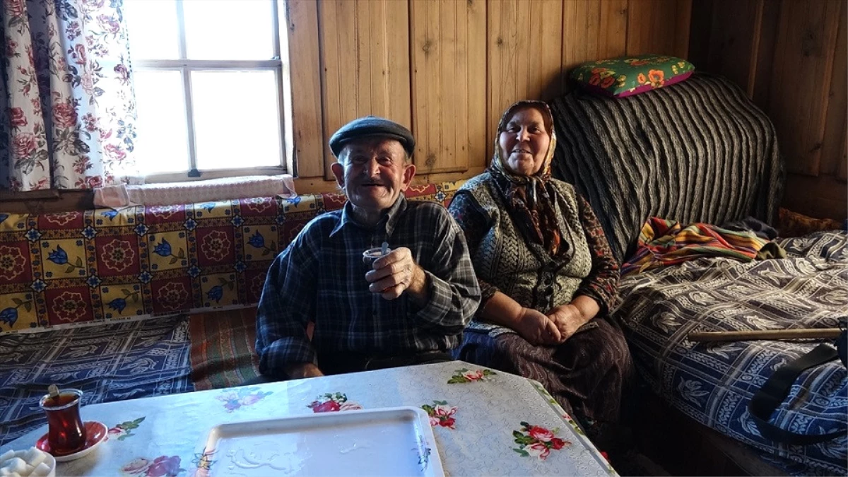 Kastamonulu Yaşlı Çift, 3 Metrelik Kara Rağmen Köylerini Terk Etmiyor