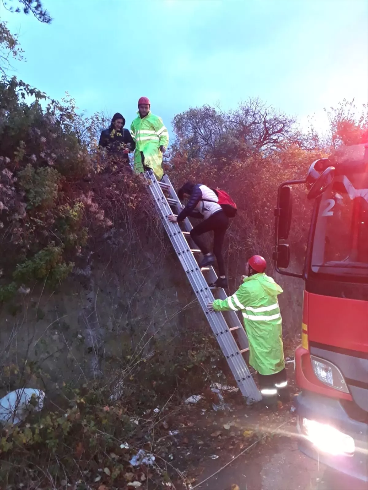 Zonguldak\'ta Ormanda Kaybolan Gençler Kurtarıldı