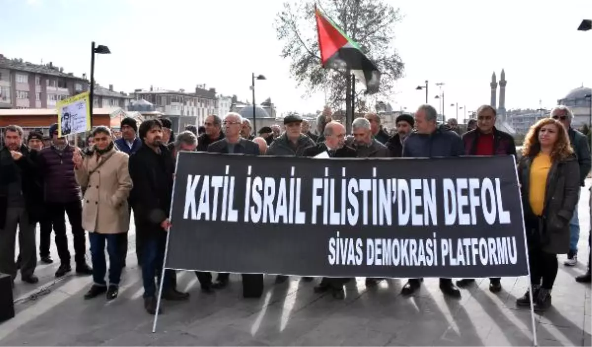 ABD\'ye Mahzun Türküsüyle Protesto