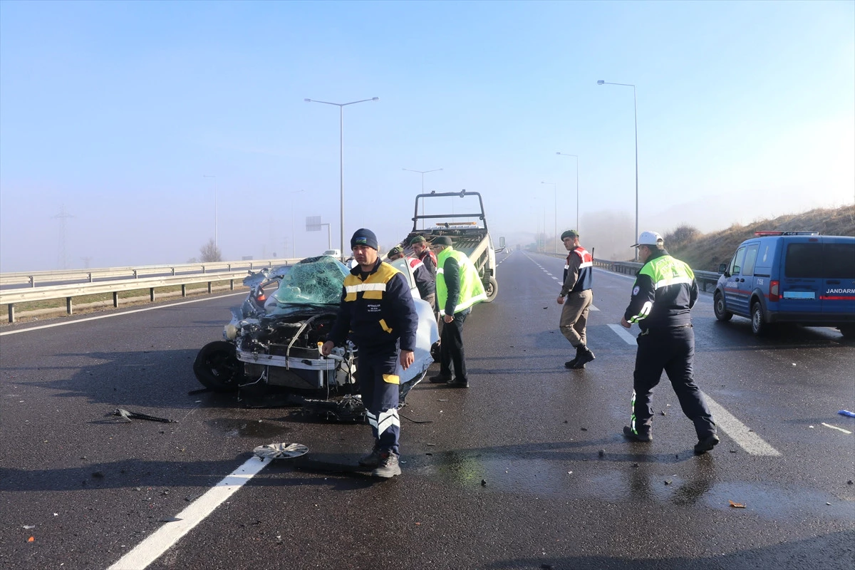Anadolu Otoyolu\'nda Trafik Kazası: 5 Yaralı