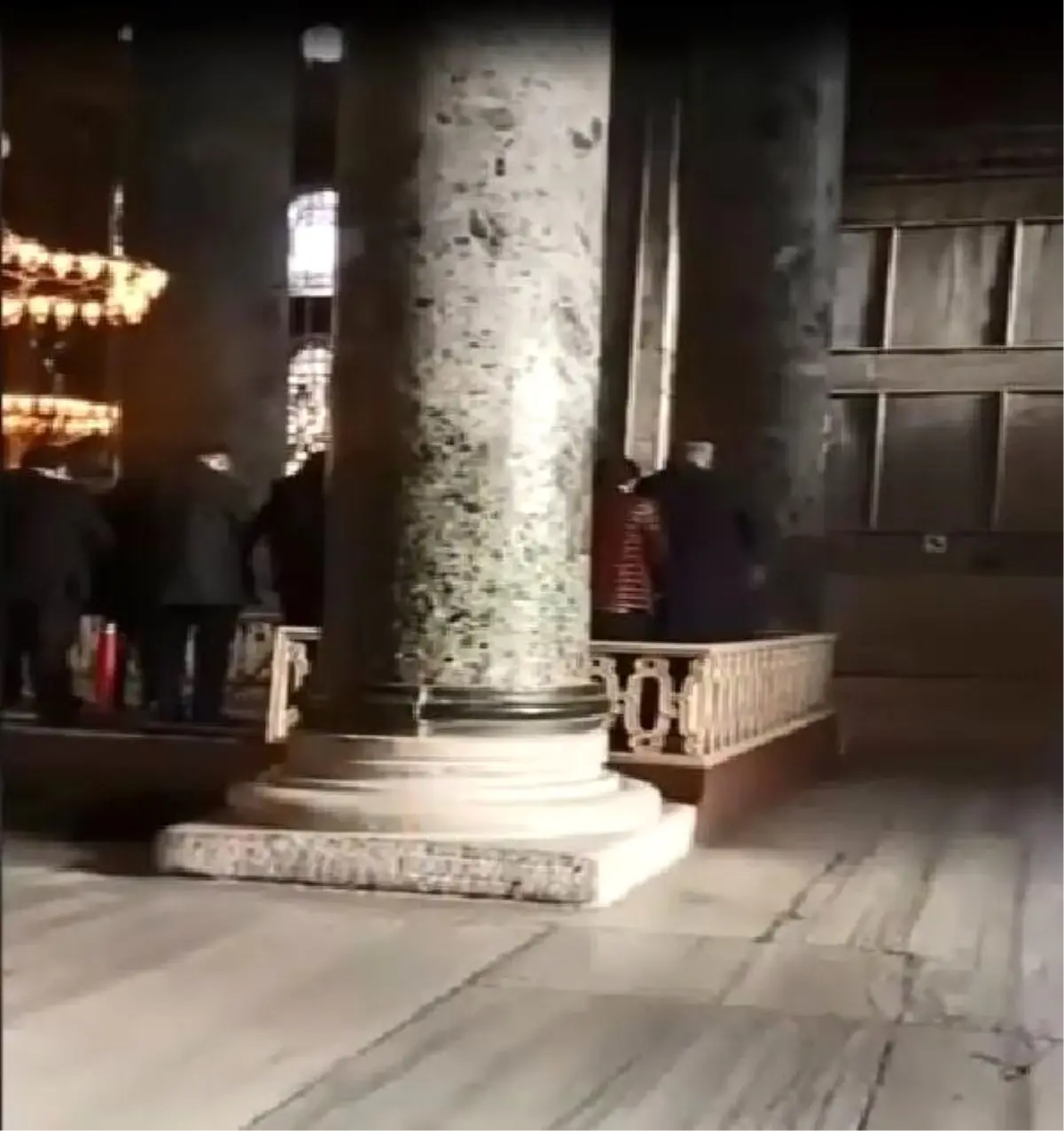 Ayasofya\'da Ezan Okuyup Namaz Kıldılar