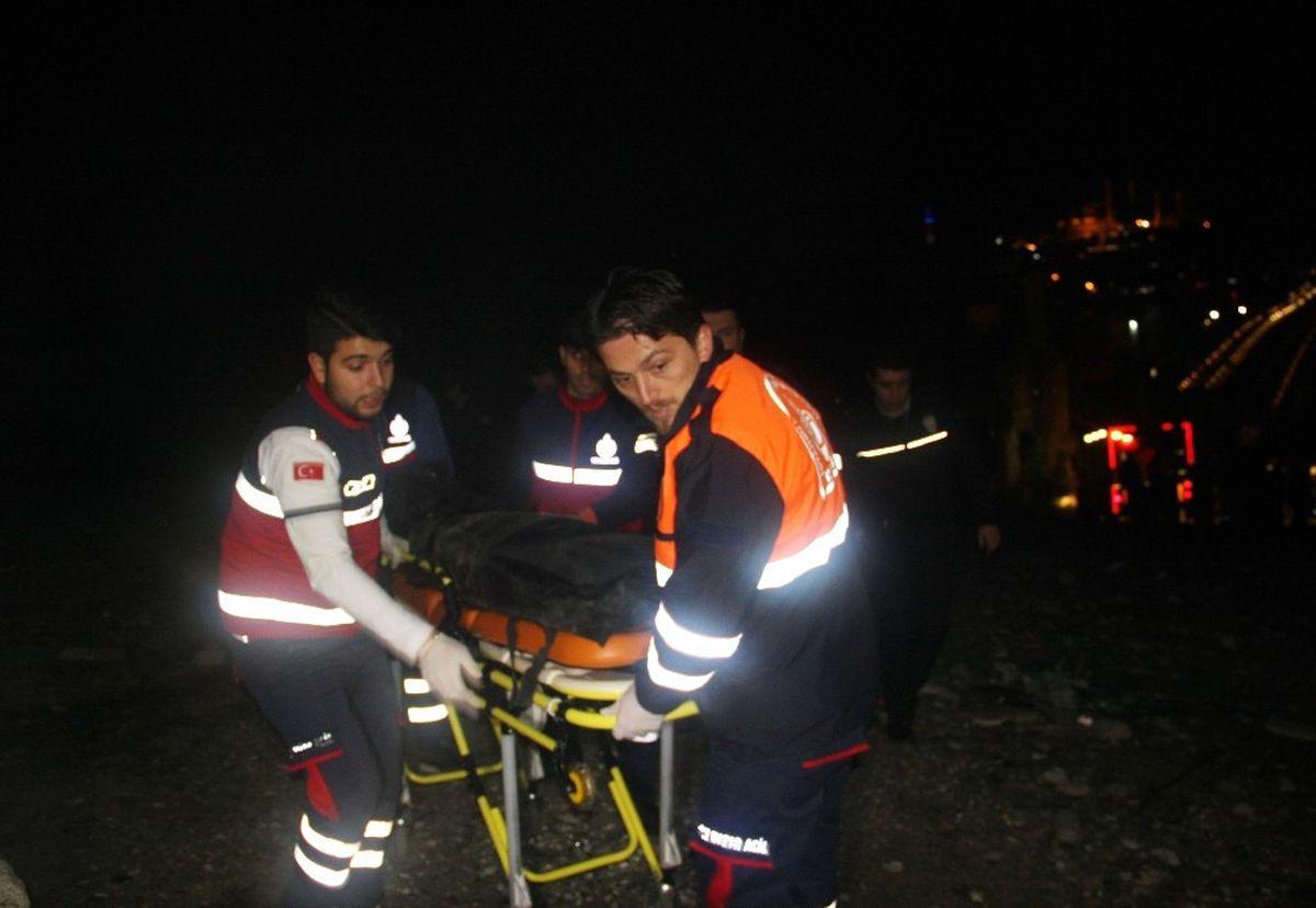 Beyoğlu\'nda Metruk Bina Çöktü: 1 Ölü
