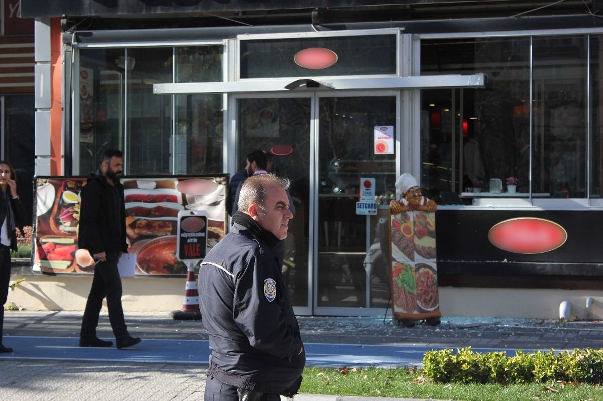 Büyükçekmece\'de Pastanede Kavga: 1 Yaralı
