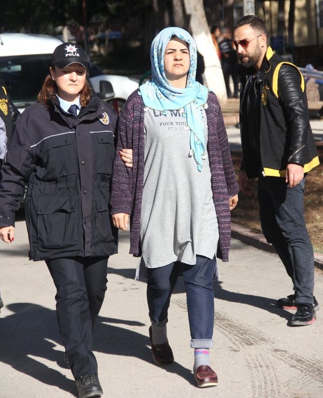 Cinayete Azmettirmekten Ev Hapsi Verilen Kadın Cezayı İhlal Etti Son