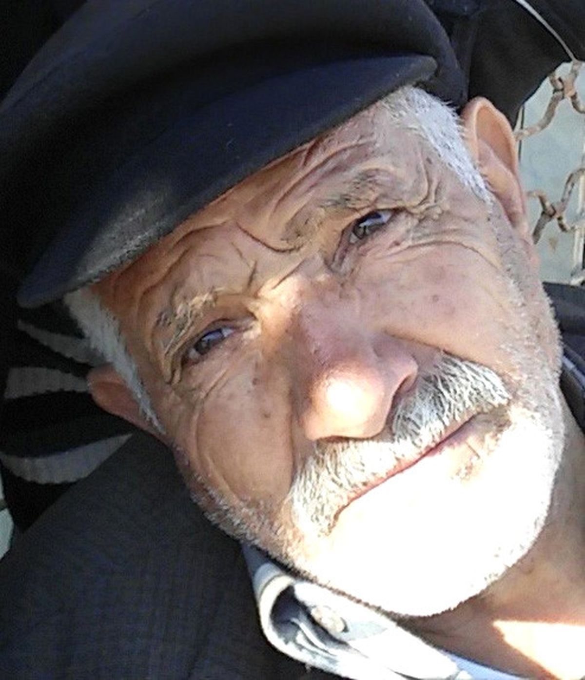 Damdan Düşen Yaşlı Adam Ağır Yaralandı
