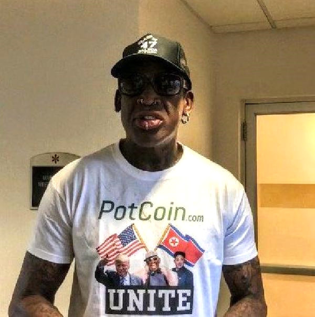 Dennis Rodman Donald Trump ve Kim Jong-un\'u "Birleştirmek" İçin Kuzey Kore\'ye Gidiyor