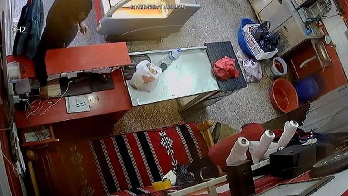 İş Yerinde Cep Telefonu Hırsızlığı Kamerada