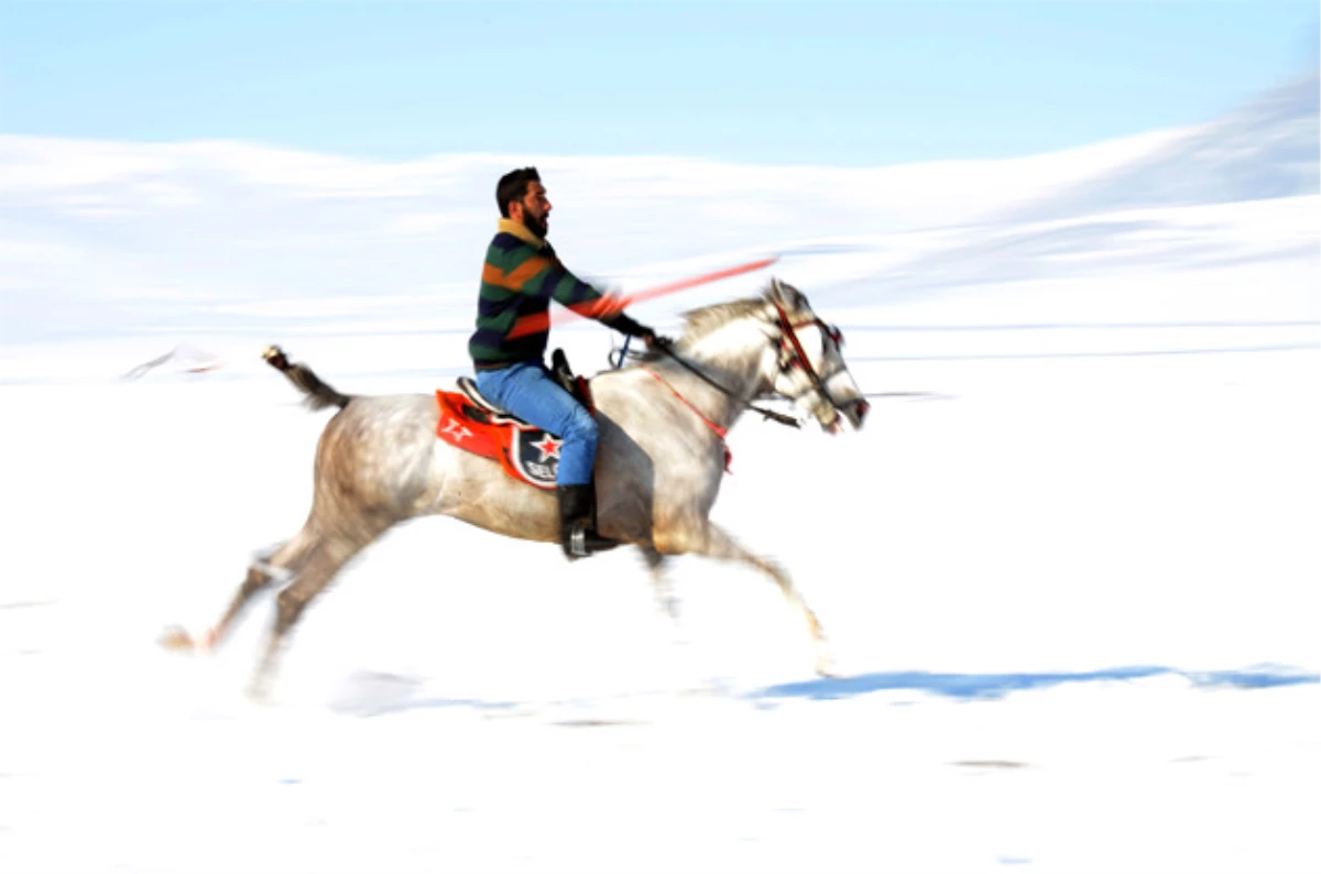 Kars\'ta Yaşatılmaya Çalışılan Cirit Geleneği Nefes Kesti