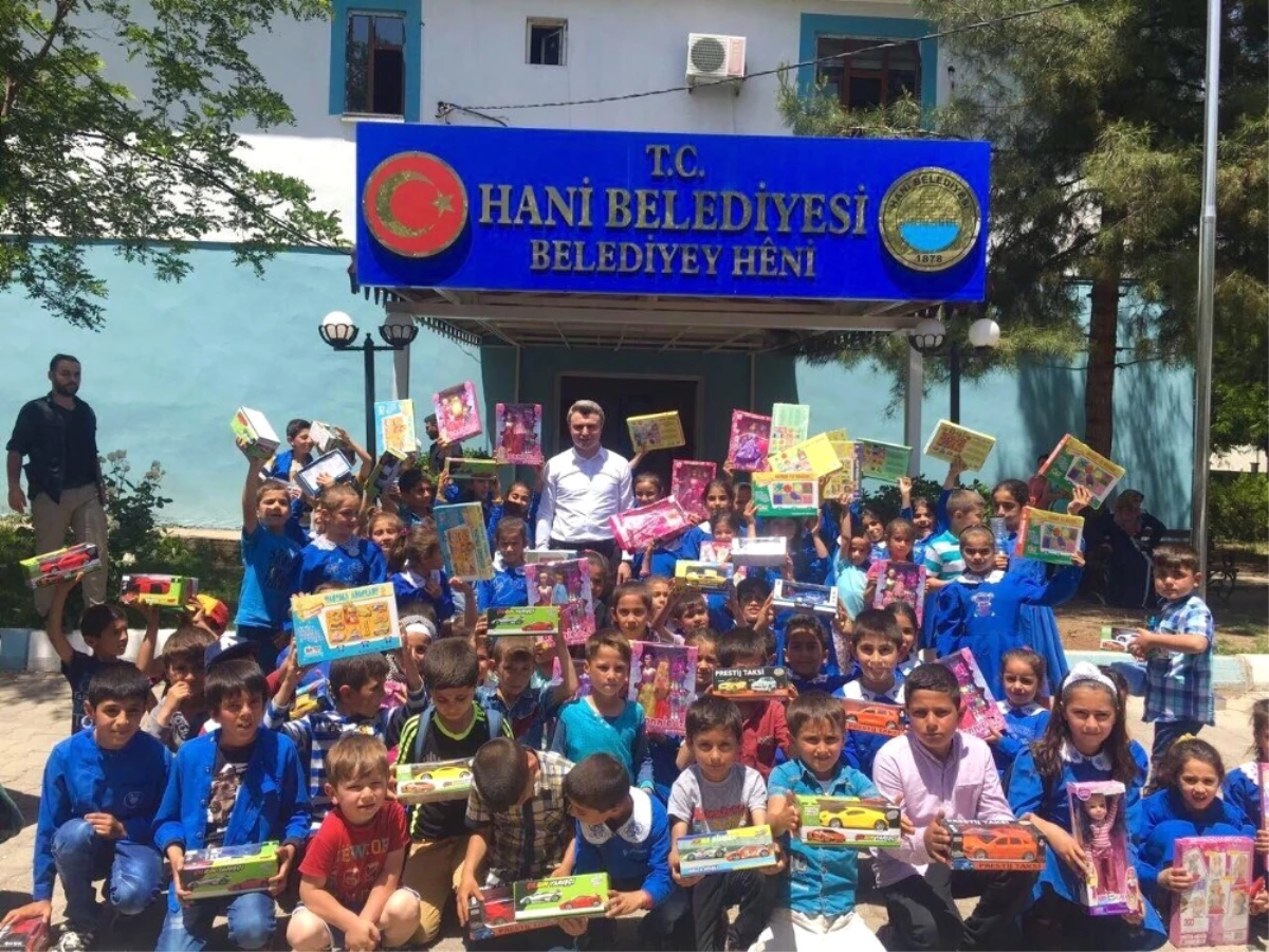 Kaymakam Yazıcı Hanililerin Gönlünü Fethediyor