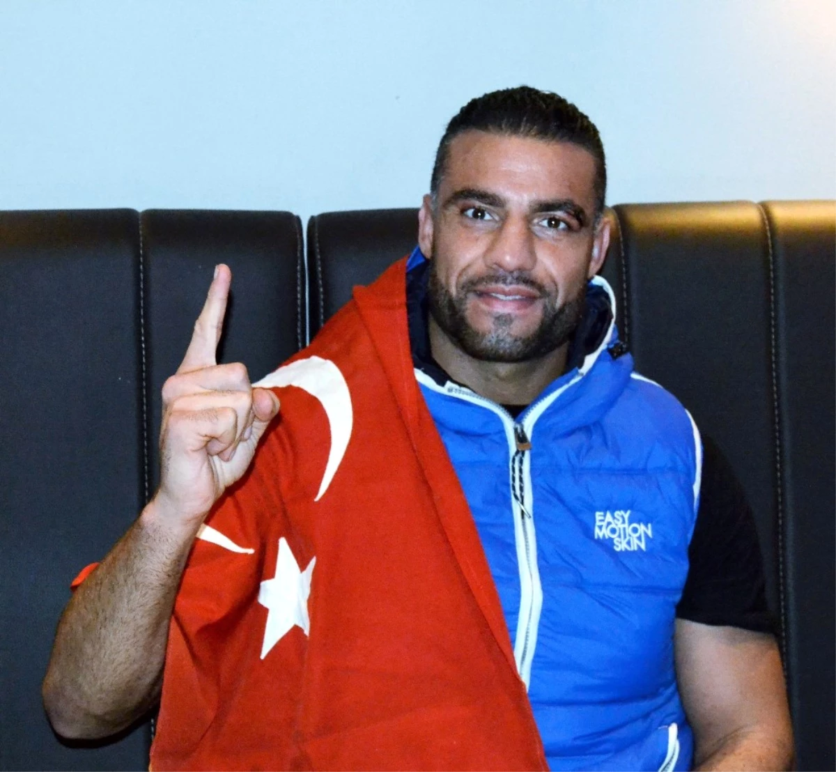 Kemerini Cumhurbaşkanı Erdoğan\'a Hediye Eden Dünya Şampiyonu, Türkiye\'de Ringe Çıkmak İstiyor