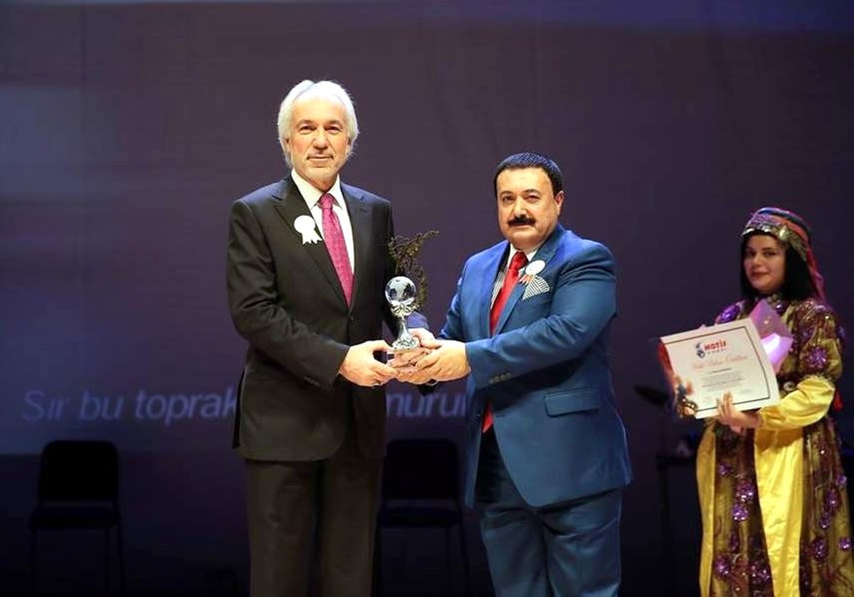 Kütahya Belediyesi\'ne \'Türk Folkloruna Katkı Sağlayan Kuruluş\' Ödülü