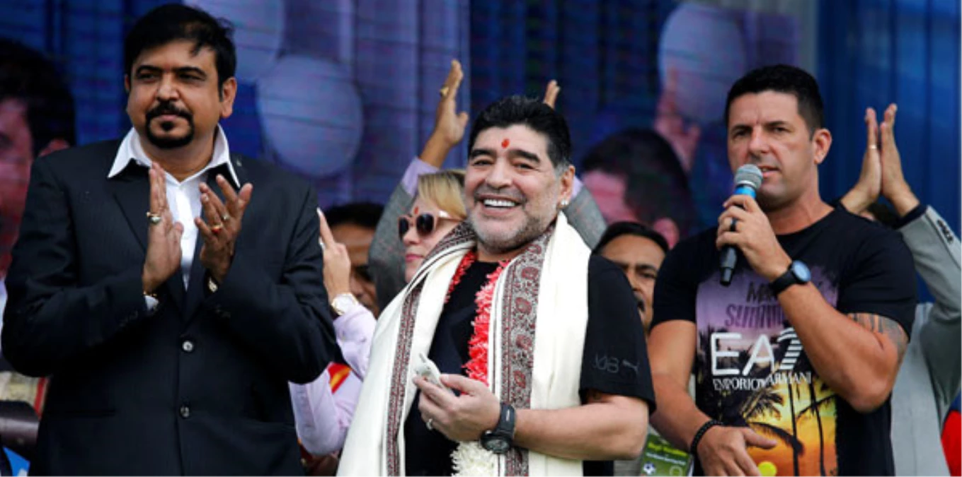 Maradona\'nın Hindistan\'da Heykeli Dikildi!