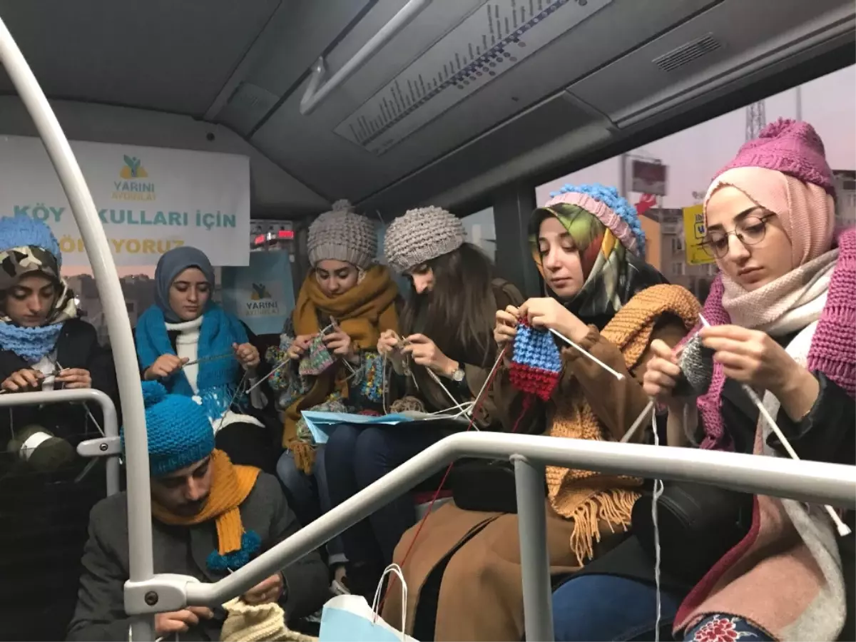 Metrobüste 3 Saat Boyunca Örgü Ördüler