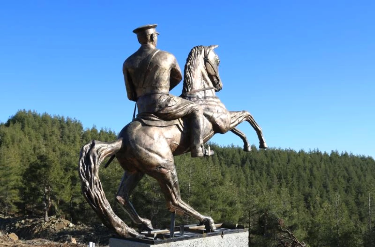 Mezitli\'nin Zirvesine Atatürk Anıtı