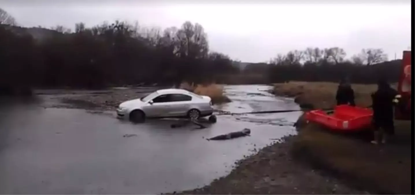 Otomobilini Porsuk Çayı\'na Sürerek İntihar Etmek İstedi