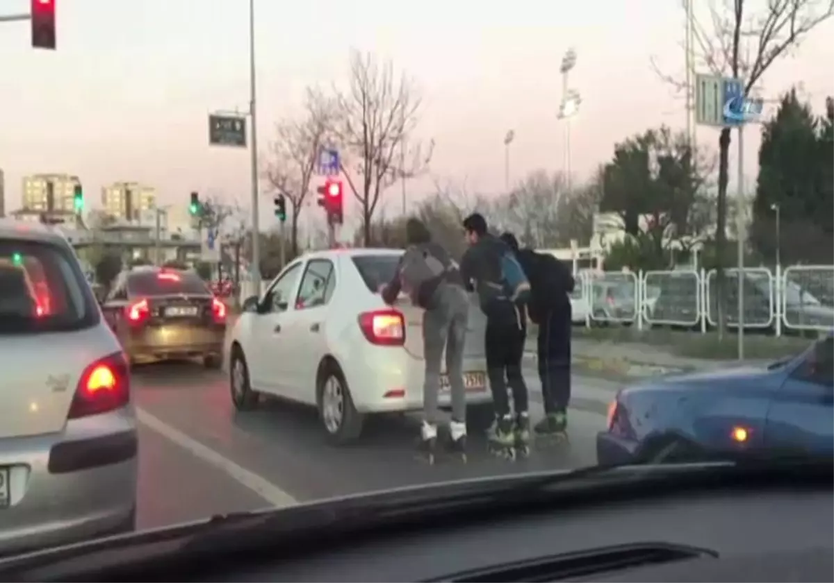 Patenli Gençler Trafikte Tehlike Saçtı