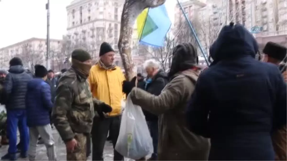 Saakaşvili\'ye Adliye Önünde Destek Gösterisi