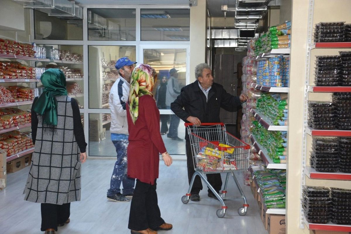 Şehzadeler\'de İyibank İhtiyaç Sahiplerini Sevindiriyor