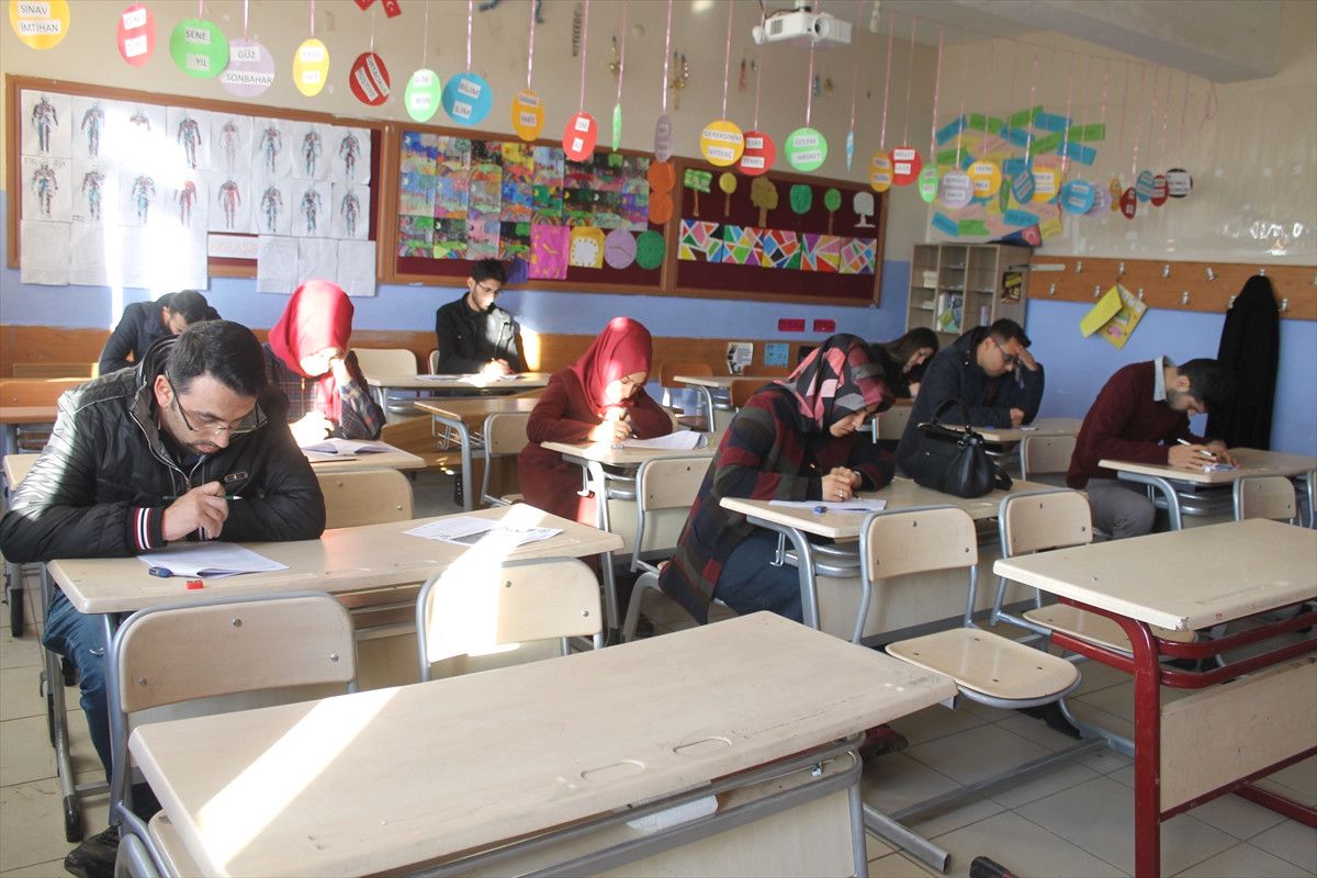 Silopi\'de Aday Öğretmenlik Deneme Sınavı