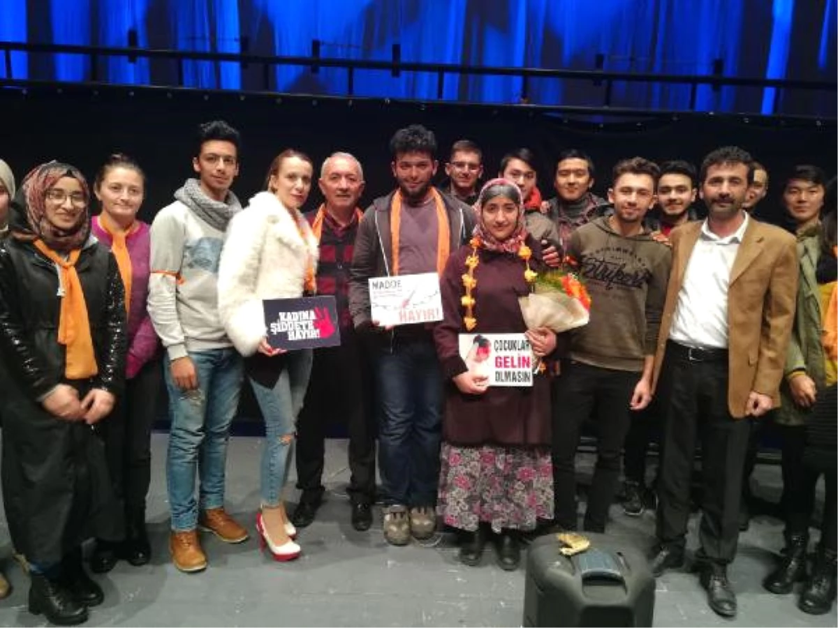 Yabancı Öğrenciler, İlk Kez Türkçe Tiyatro Oyunu İzlediler