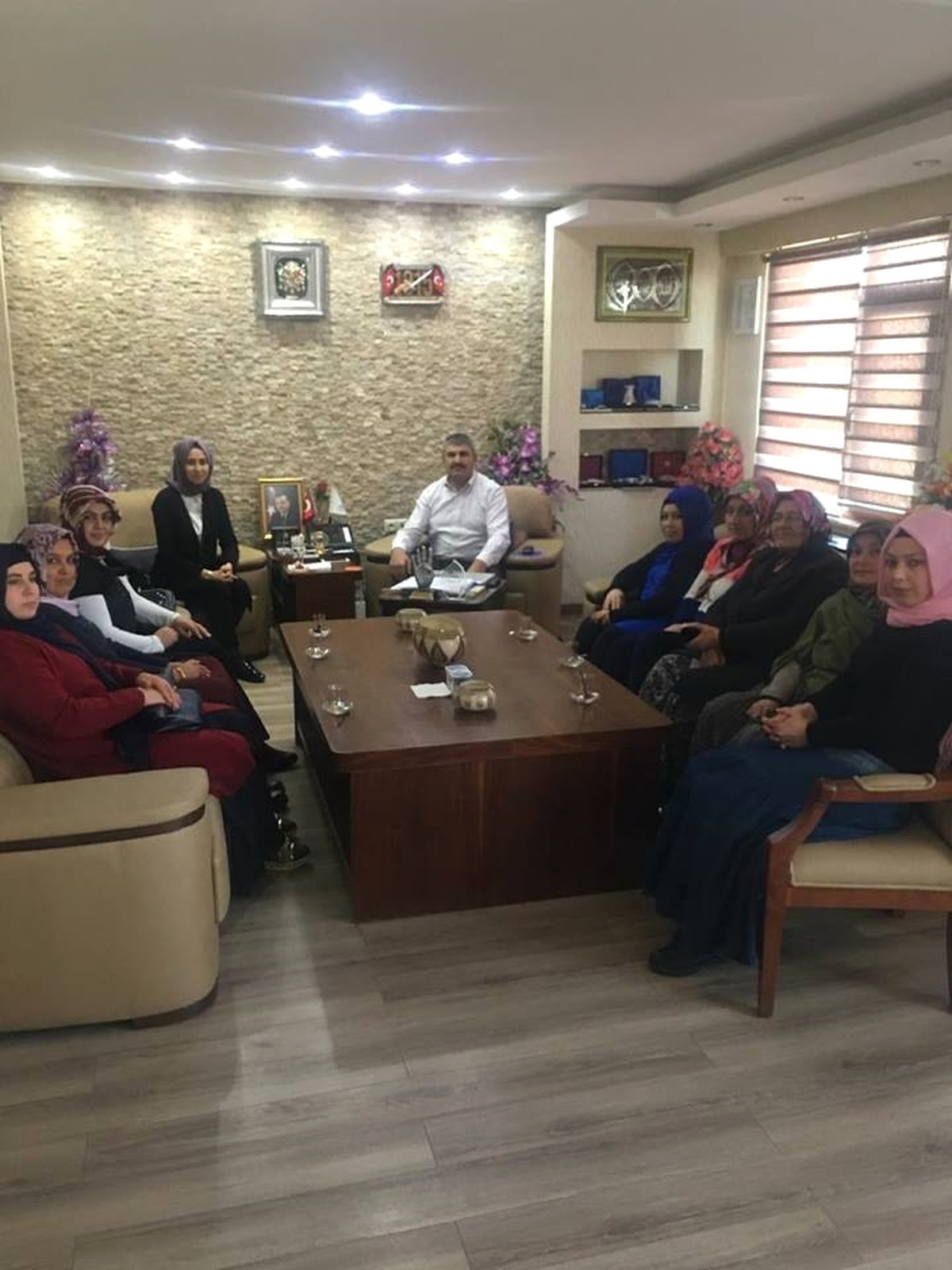 AK Parti Günyüzü İlçe Kadın Kollarından Başkan Arayıt\'a Ziyaret
